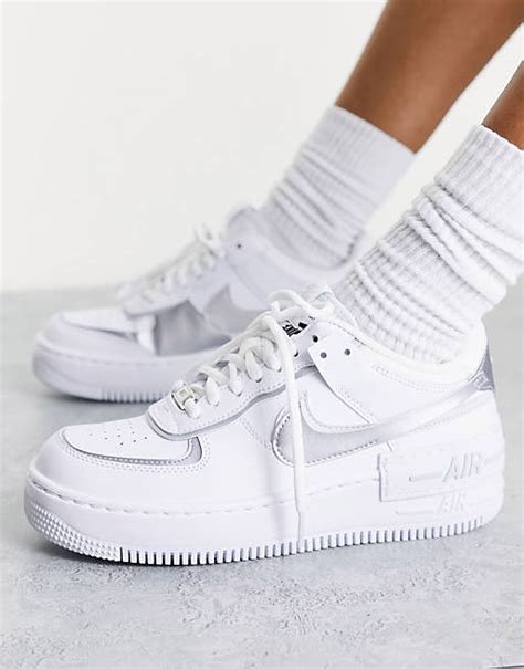 nike air force mit silber nike zeichen